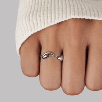 Noémie™ | Bague chic à vagues argentées