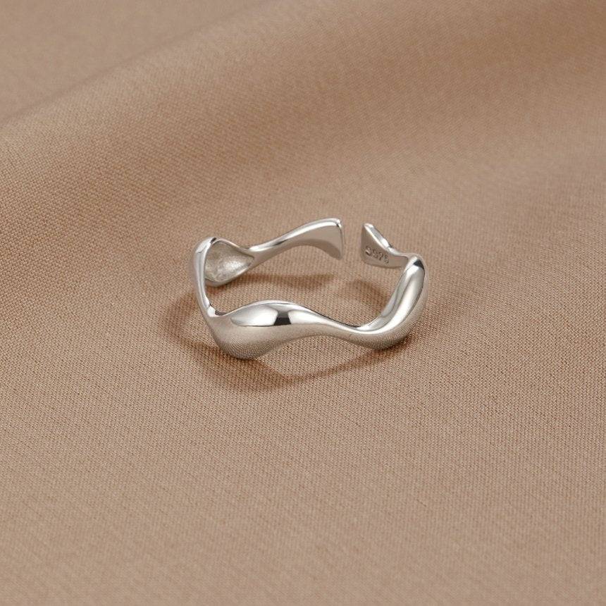 Noémie™ | Bague chic à vagues argentées