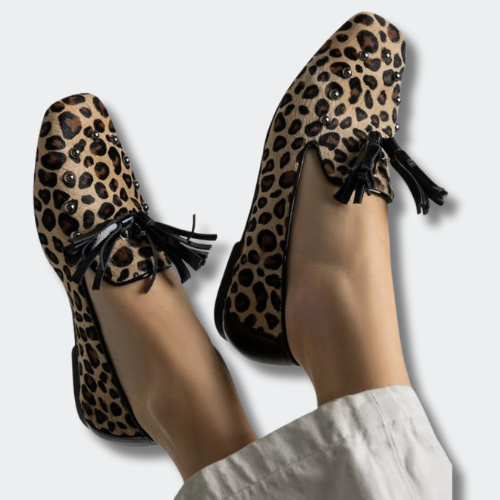 Zoé™ | Mocassins léopard à pompons