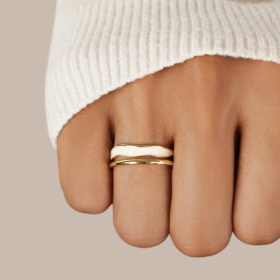 Sophie™ | Bague chic à vagues dorées