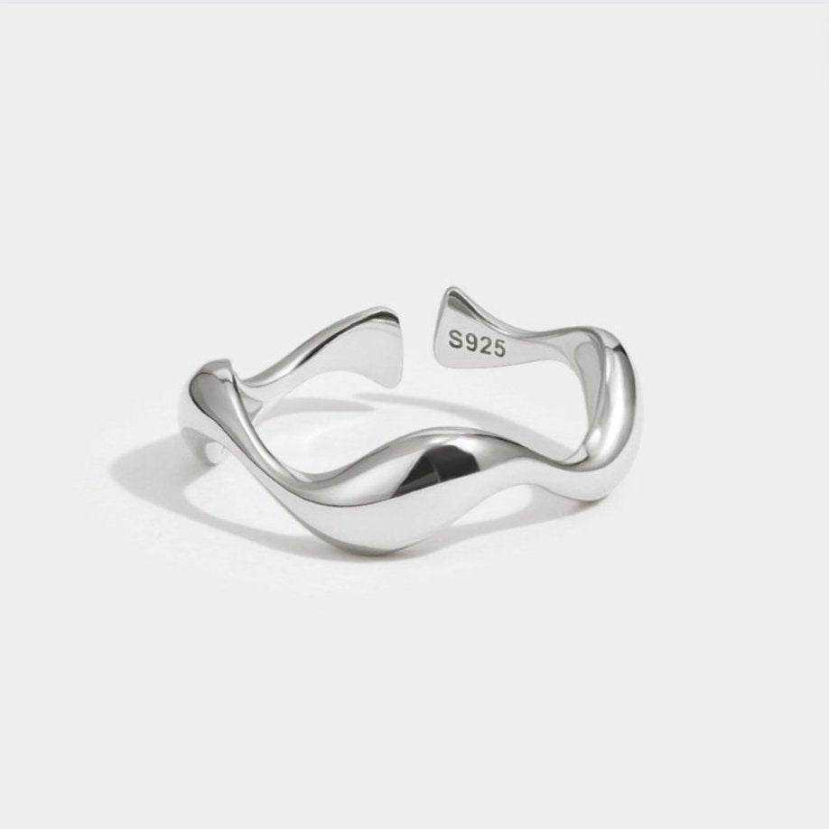 Noémie™ | Bague chic à vagues argentées
