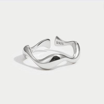 Noémie™ | Bague chic à vagues argentées